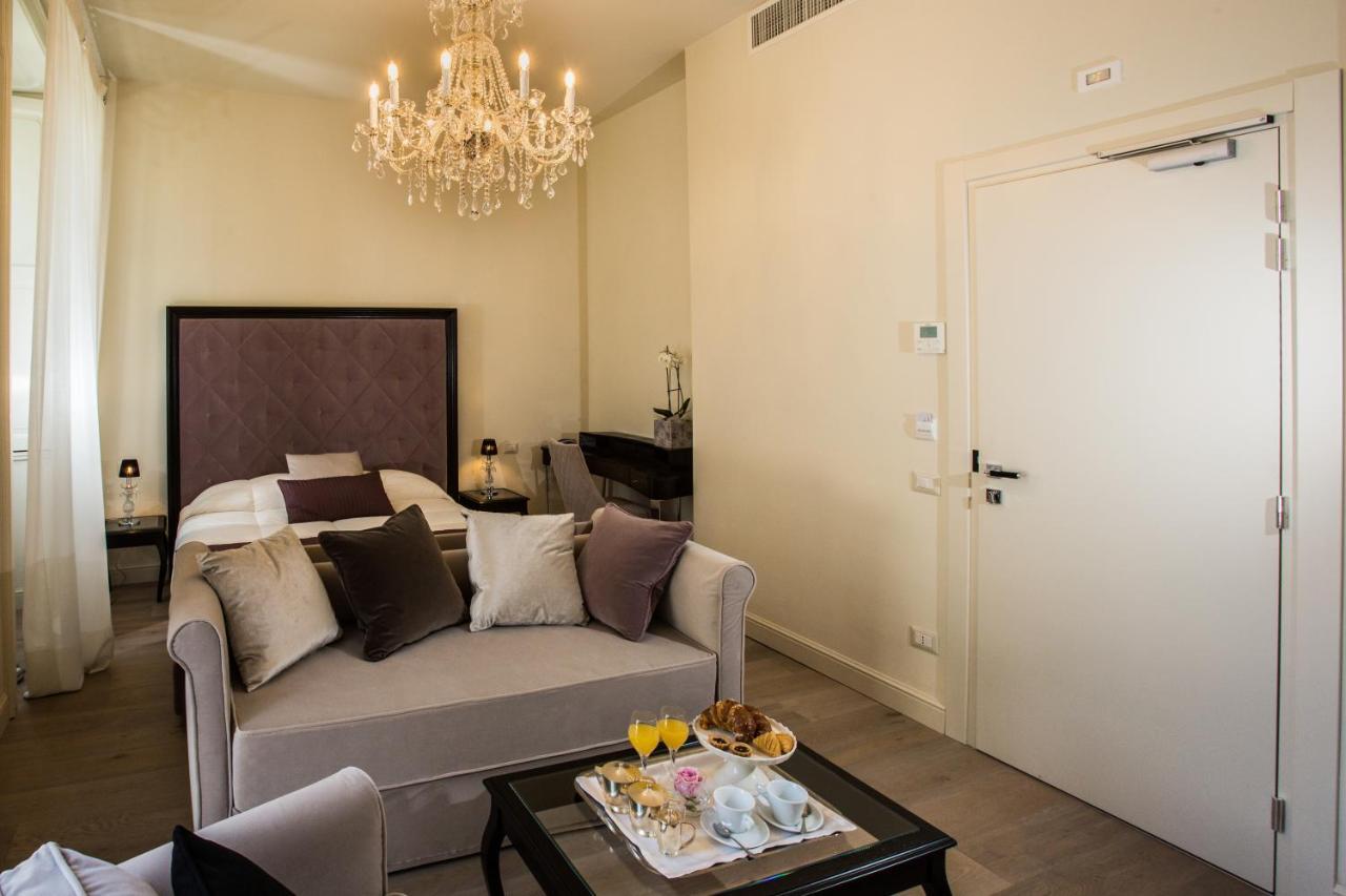 Boutique Hotel Villa Giulia Valmadrera Bagian luar foto