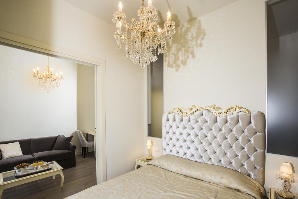 Boutique Hotel Villa Giulia Valmadrera Bagian luar foto